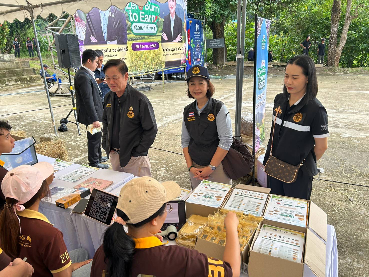title - ส.ป.ก. ร่วมติดตามรองนายกรัฐมนตรีและรัฐมนตรีว่าการกระทรวงอุดมศึกษา วิทยาศาสตร์ วิจัยและนวัตกรรม (ศ.ดร.ยศชนัน วงศ์สวัสดิ์) พร้อมด้วยรัฐมนตรีช่วยว่าการกระทรวงเกษตรและสหกรณ์ (นางสาวปิยะรัฐชย์ ติยะไพรัช) ลงพื้นที่ ตรวจราชการใน อำเภอแม่จัน จังหวัดเชียงราย